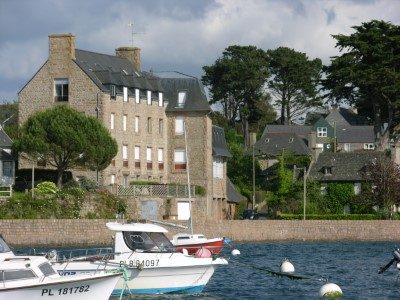 Bienvenue 8 L'immeuble sur le port