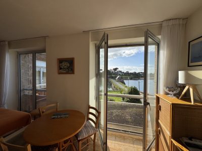 La vue sur le port et le moulin